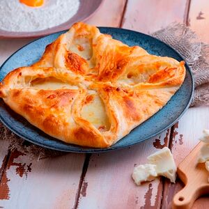 Хачапури из слоеного теста