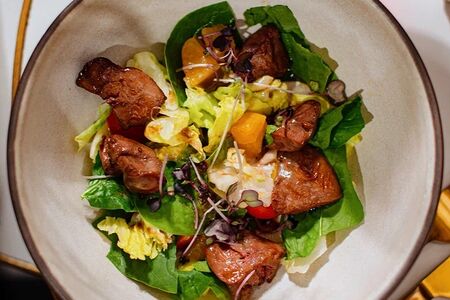 Салат с куриной печенью