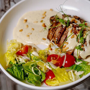 Утиное филе со сливочно-пряным соусом