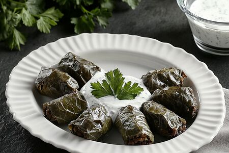 Долма со сметанным соусом