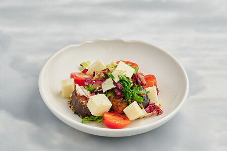 Салат с баклажанами и моцареллой