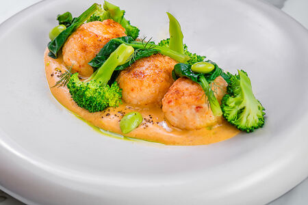 Крабовые котлетки с зелёными овощами