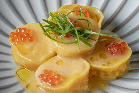 Вонтоны с крабом, красная икра