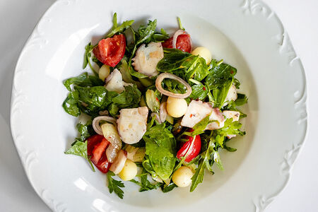 Cалат с осьминогом