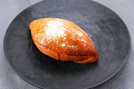 Пирожок с яблоком