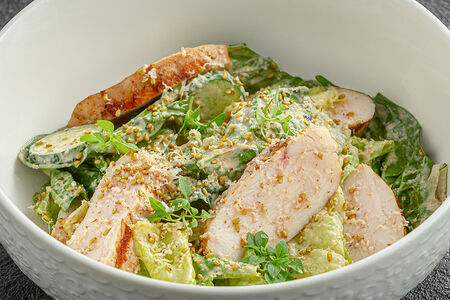 Салат с цыпленком и йогуртовой заправкой