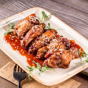 Куриные крылышки в медово-имбирном соусе
