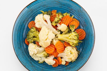Брокколи с цветной капустой и морковью
