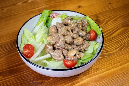 Теплый салат с куриной печенью