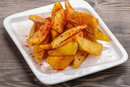 Картофель по-деревенски с фалафелем и соусом