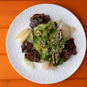 С куриной печенью и миксом салатов