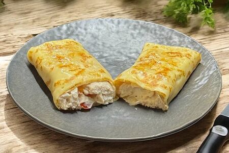 Блинчик с курицей и творожным сыром