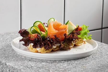 Вафля с лососем