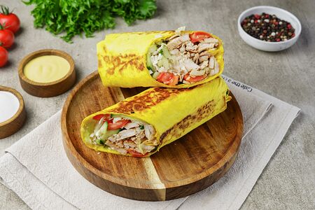 Шаверма в сырном лаваше