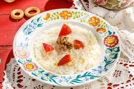 Рисовая с сезонными ягодами