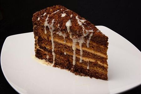 Пирожное Медовик