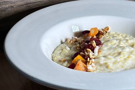 Кукурузная каша, клюква и курага