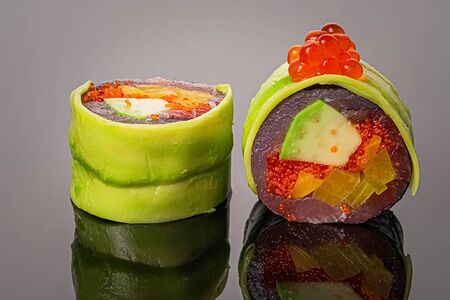 Сашими ролл с тунцом и авокадо