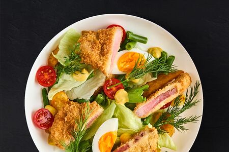 Салат с хрустящим тунцом 