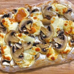 Пицца с куриным филе и грибами 20*30 см