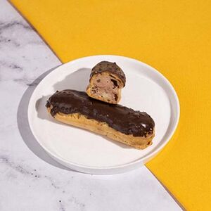 Эклер шоколадный 