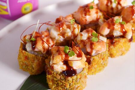 Темпура ролл с лососем и гребешком