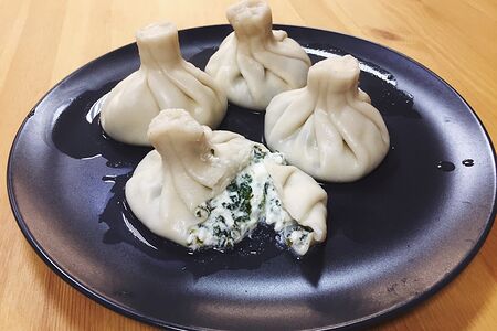 Хинкали с сыром и шпинатом