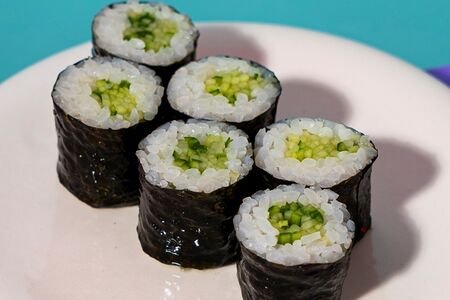 Ролл с огурцом