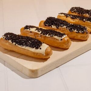 Эклер карамельный