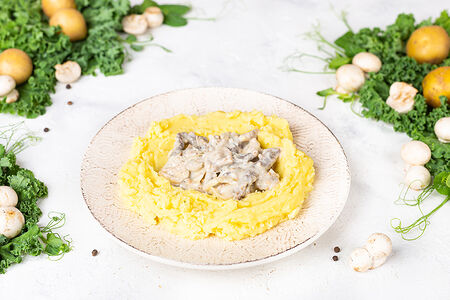 Бефстроганов с картофельным пюре