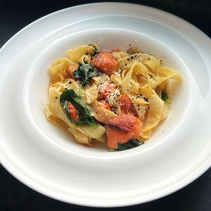 Фетучини c лососем 