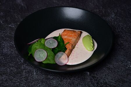 Стейк из семги с томатным голландезом