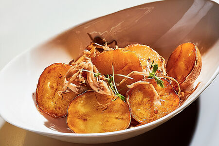 Молодой картофель, жаренный с грибами