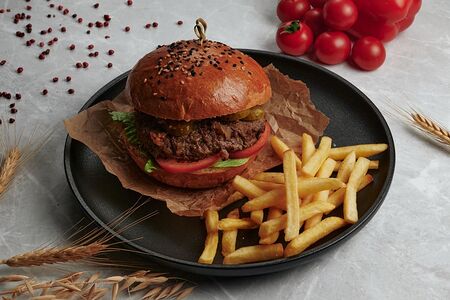 Бургер с телятиной 