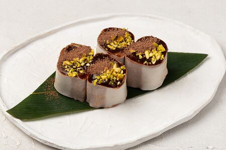 Десертный ролл Дубайский шоколад с фисташками 1/2