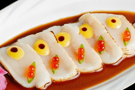 Татаки из опаленного гребешка