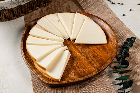 Сыр копчёный Сулугуни в нарезку