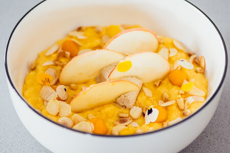 Пшенная каша с тыквой и яблочным маслом на классическом молоке