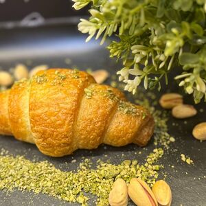 Круассан с фисташкой