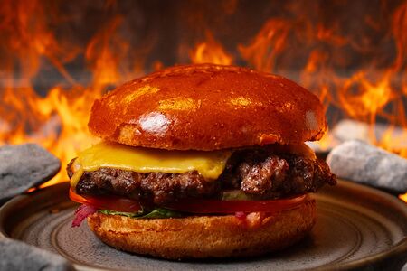 Бургер с говяжьим бифштексом XL