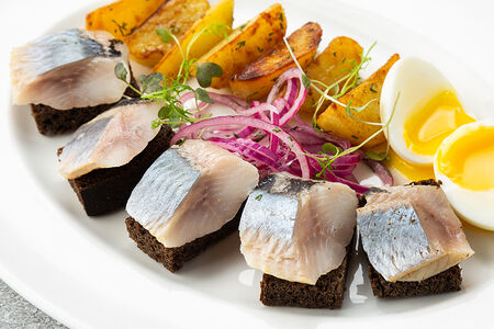 Бочковая сельдь с картофелем