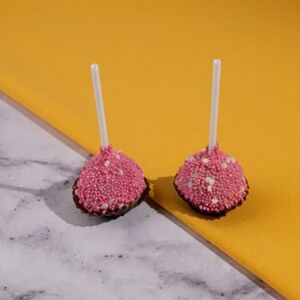 Кейк попс клубничный