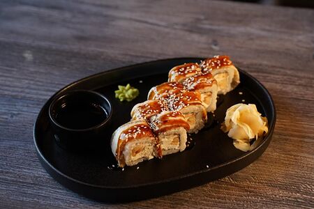 Ролл с угрем и бананом