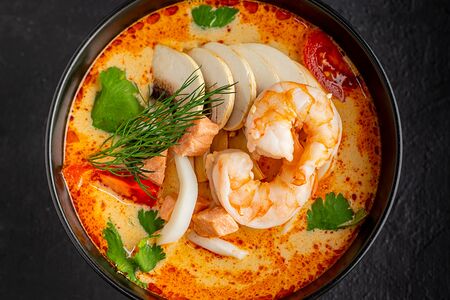 Том ям с морепродуктами
