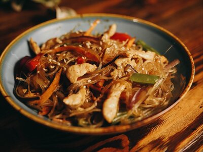 Салат с фунчозой