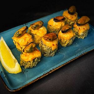 Маки жарено-запеченный с мидиями