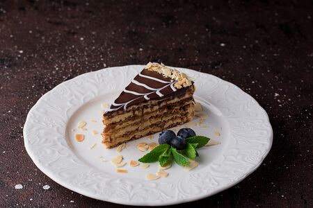 Эстрахази с миндалем