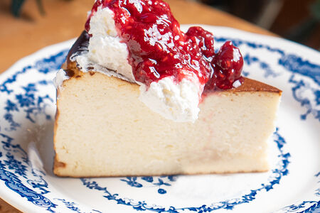 Баскский чизкейк с вареньем