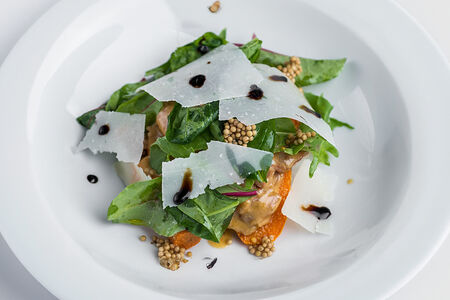 Теплый салат с бататом и кроликом