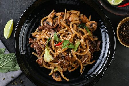 Острая лапша Удон с говядиной